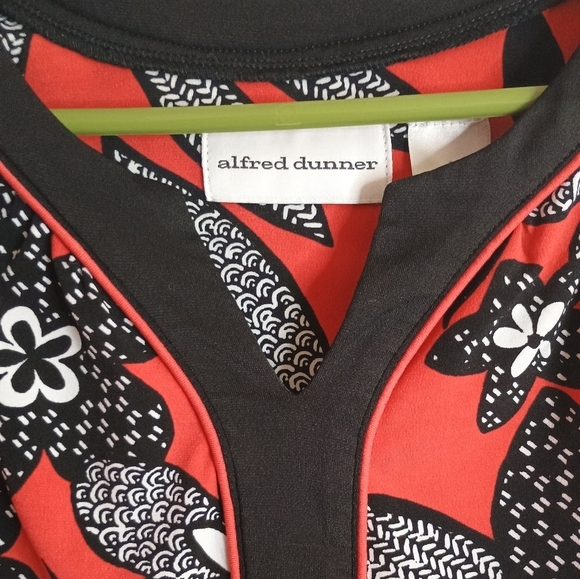 Alfred Dunner Women's Red Floral Top - Picture 4 of 5